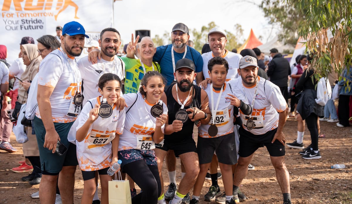 De jeunes participants avec leur médaille de finisher